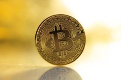 Xu hướng trái ngược: Bitcoin cán mốc $7,700, còn thị trường altcoin thì lại ì ạch