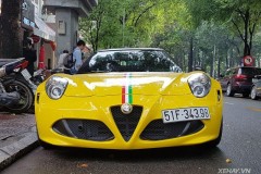 Alfa Romeo 4C Launch Edition nổi bật trên phố Sài Gòn