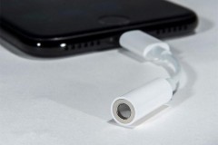 Apple lại có thêm chiêu “hút máu”: Không tặng kèm adapter chuyển đổi Lightning sang 3.5mm cho iPhone mới