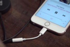 Người dùng iPhone sẽ phải bỏ thêm tiền để dùng tai nghe 3,5 mm thông thường