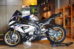 BMW S1000RR-chân dung kẻ gác giữ shop đồ chơi Fullface