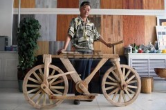 Chiếc xe đạp hoàn toàn bằng gỗ có thể hoạt động bình thường