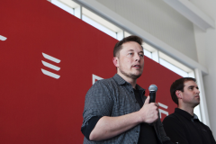 Cổ phiếu của Tesla như được đi đu quay khi Elon Musk muốn Tesla tư nhân hóa