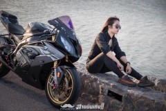Cô chủ nhỏ đọ dáng bên siêu mô tô S1000RR