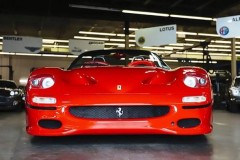 Ferrari F50 phiên bản sản xuất đầu tiên được rao bán