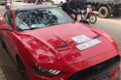Ford Mustang đời 2018 đầu tiên được chủ cho ra biển số