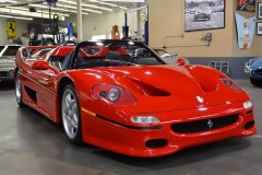 Siêu xe Ferrari F50 đầu tiên có giá không dưới 2 triệu USD