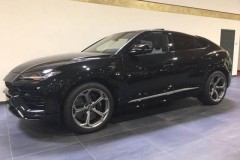 Cận cảnh Lamborghini Urus đầu tiên cập bến Campuchia