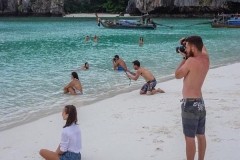 Hài hước chùm ảnh khi các chàng trở thành “nhiếp ảnh gia bất đắc dĩ” cho người yêu