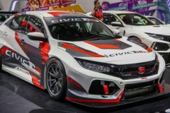 Honda Civic Type R TCR sở hữu vẻ ngoài mạnh mẽ so với bản tiêu chuẩn