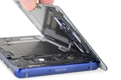 iFixit “xuống tay” mổ xẻ Galaxy Note 9 để xem phần cứng bên trong