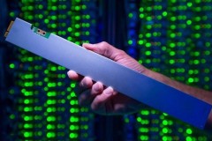 Intel vừa giới thiệu SSD dạng thước kẻ với dung lượng lên đến 32 TB