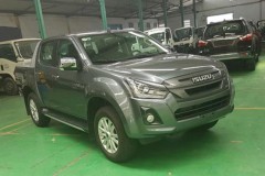 Isuzu mu-X phiên bản động cơ Blue Power mới được đưa về đại lý