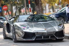 Cận cảnh Lamborghini Aventador LP700-4 Roadster màu xám chrome tại Hà Nội