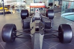 Mclaren để lộ hình ảnh xe đua F1 MP4/4 với chỉ bộ khung carbon