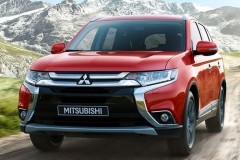 Mitsubishi Outlander tiếp tục giảm giá 51 triệu đồng trong tháng 8