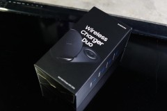 Trên tay sạc không dây đôi Samsung Wireless Charger Duo và cáp DeX HDMI tặng kèm khi đặt trước Note 9