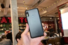 Bộ ảnh "thiên thần áo dài" Quỳnh Trâm qua ống kính Xiaomi Mi A2 Lite