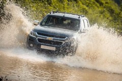 Những lời khuyên giúp bạn lái xe qua đoạn đường ngập nước an toàn
