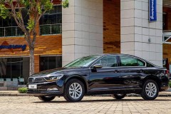 Volkswagen Passat BlueMotion Comfort 2018 có giá bán 1,42 tỉ đồng