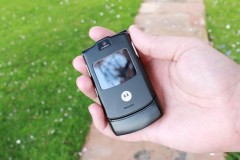 Hé lộ những chi tiết thiết kế cơ bản của smartphone màn hình gập Motorola RAZR