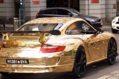 Chiêm ngưỡng siêu xe Porsche độc đáo từ băng keo và ống nhựa