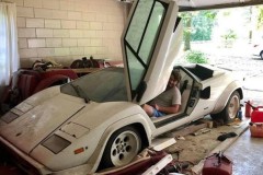 Lamborghini Countach được tìm thấy trong nhà kho sau hơn 20 năm bỏ hoang