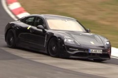Xe điện Porsche Taycan chạy gần như không phát ra tiếng động nào