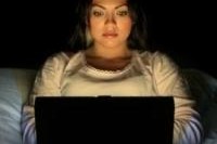 Người dùng Windows 10 nên sử dụng Night Light hay Dark Mode?