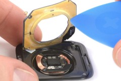 Mổ bụng Apple Watch Series 4 xem có gì thú vị
