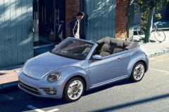 Volkswagen Beetle lừng lẫy một thời sẽ chính thức bị ngừng sản xuất vào năm sau