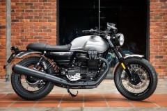 Cận cảnh Moto Guzzi V7 III Rough 2018 tại Malaysia có giá 433 triệu đồng