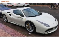 Cận cảnh siêu xe mui trần Ferrari 488 Spider màu trắng của đại gia Bình Phước