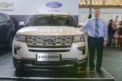 Đại lý bán Ford Explorer ‘bia kèm lạc’ hơn 200 triệu đồng