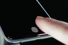 Galaxy P30 và Galaxy P30+ là những smartphone đầu tiên của Samsung có cảm biến vân tay dưới màn hình