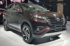 Người dùng phải chi thêm hơn 100 triệu đồng để tậu Toyota Rush