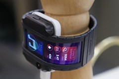 IFA 2018: Nubia Alpha, smartphone đeo trên cổ tay như phim viễn tưởng