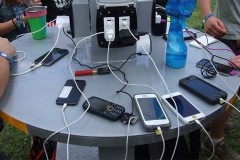 Làm thế nào để sử dụng cổng sạc USB công cộng một cách an toàn?