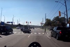 Lái xe ẩu suýt gây 3 tai nạn chỉ trong vài giây