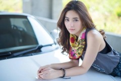 Mazda Miata lu mờ trước vẻ đẹp "khó cưỡng" của hotgirl "Bạc hà"