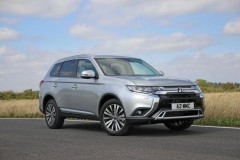 Mitsubishi Outlander bổ sung bản động cơ xăng 2.0L mới, giá từ 839 triệu đồng