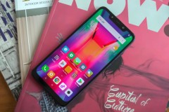 Chất nhựa trên Pocophone F1 không phải là nhựa “rẻ tiền”