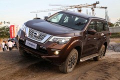 Nissan Terra có 3 phiên bản, giá tạm tính từ 980 triệu, giao xe bắt đầu từ tháng 11