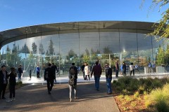 Không khí tại Steve Jobs Theater trước giờ ra mắt iPhone 2018