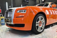 Rolls-Royce Ghost Series II thay màu áo cam vô cùng nổi bật trên phố