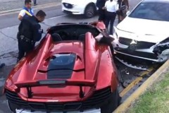 Siêu xe McLaren 650S Spider hư hỏng nặng sau tai nạn với xe Mercedes-Benz CLA