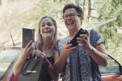 Tiếp tục “chọc tức” Apple, Samsung tặng Galaxy S9 miễn phí cho người dân