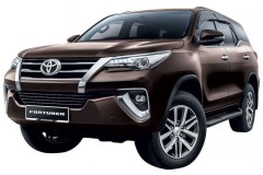 Toyota Hilux, Innova và Fortuner 2019 cùng lúc đều được nâng cấp nhẹ