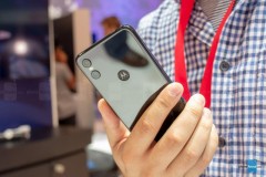 Trên tay Motorola One và Motorola One Power: Giống iPhone X, giá bằng 1/3