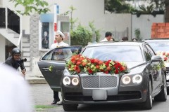 Xe sang 10 tỷ của John Tuấn Nguyễn gây chú ý trong lễ cưới của Lan Khuê